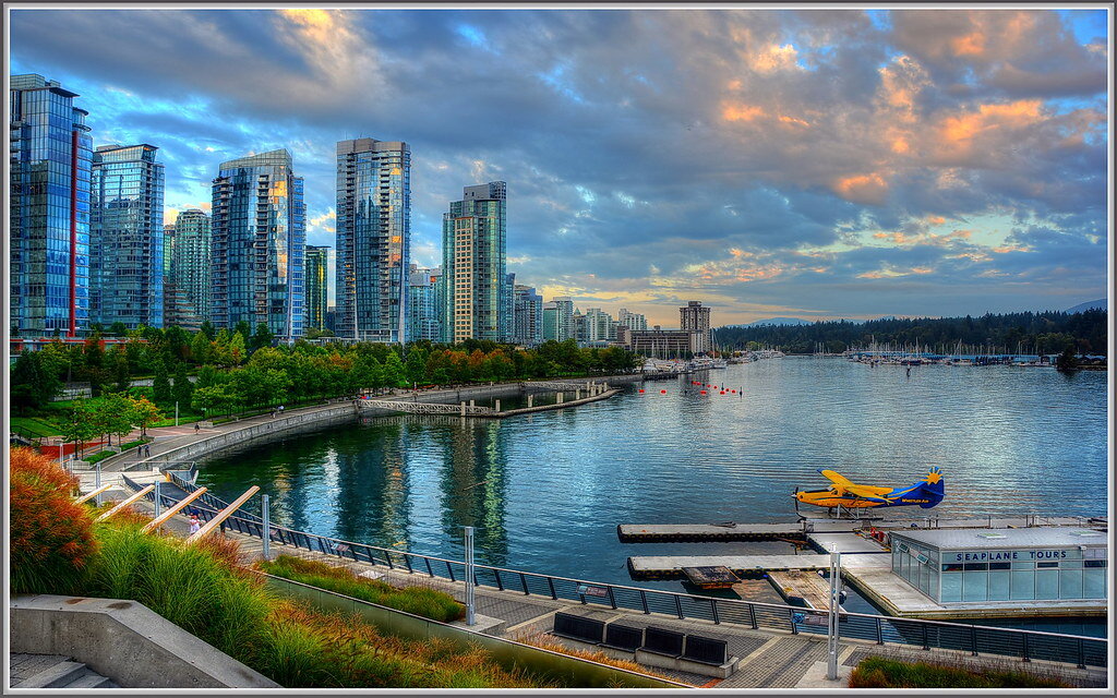 Coal Harbour - Paddleboarding in Vancouver