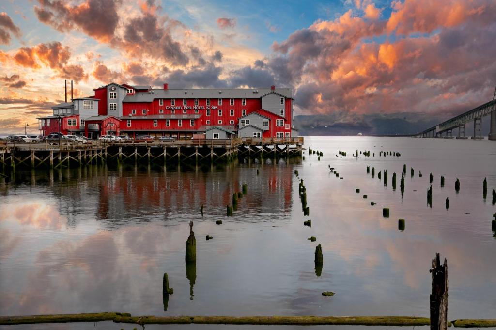 Where to stay in Astoria Cannery Pier Hotel & Spa