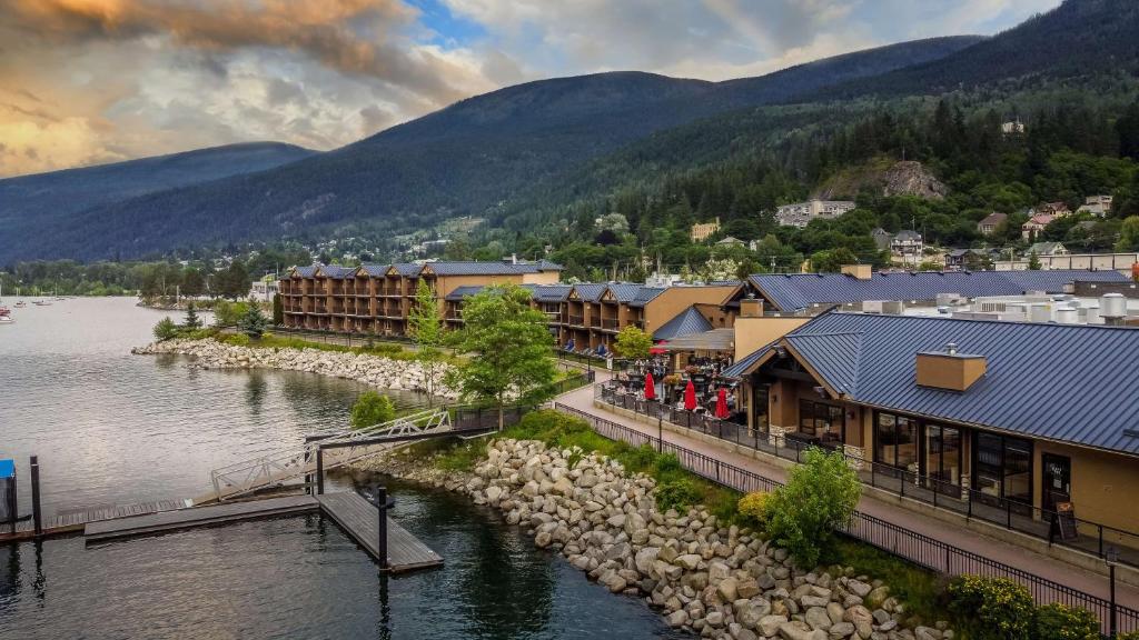 Where to Stay in Nelson BC Prestige Lakeside Resort