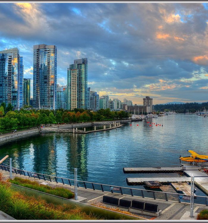 Coal Harbour - Paddleboarding in Vancouver